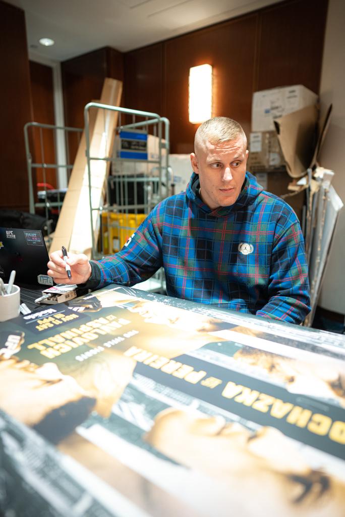 UFC 295 - Séance de signature des posters | New York City