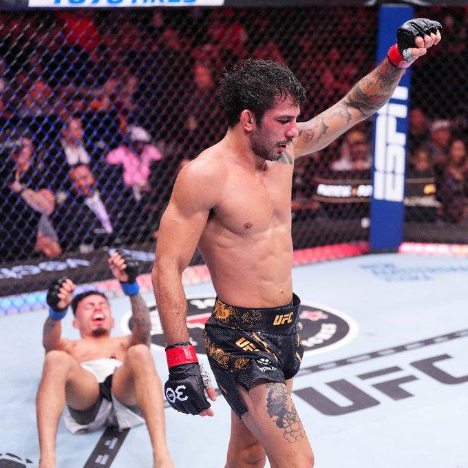 Alexandre Pantoja domine Brandon Royval et conserve son titre | UFC 296