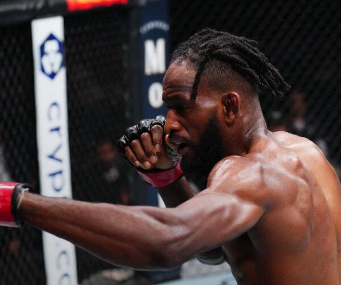 Neil Magny signe un retour épique avec une victoire sur Mike Malott par TKO | UFC 297