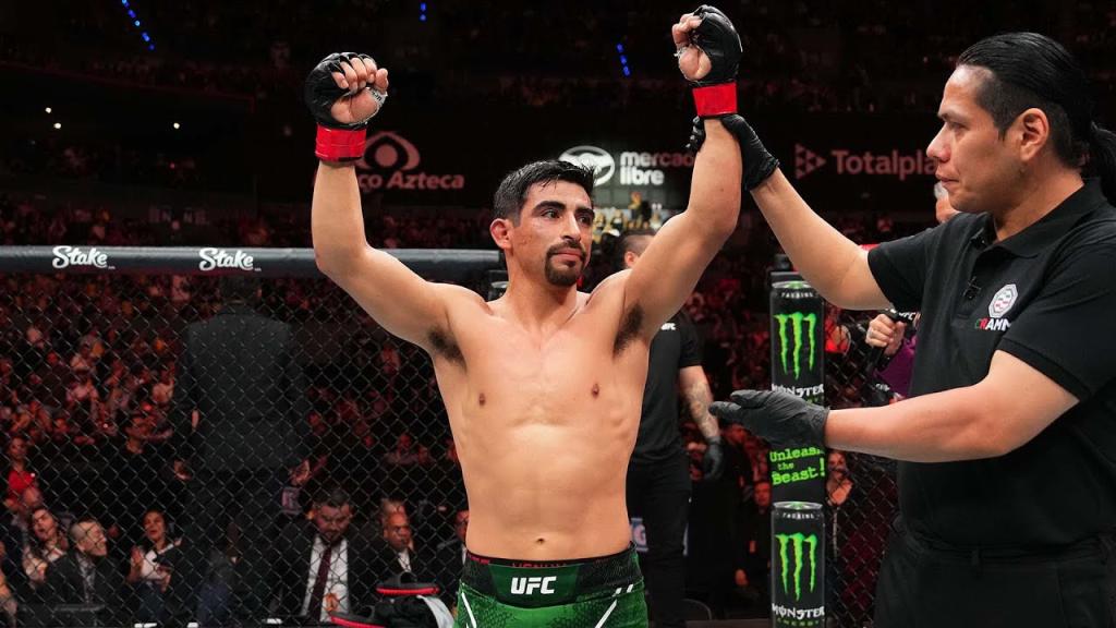 Edgar Chairez met fin à sa rivalité avec Daniel Lacerda à l'UFC : victoire par soumission au premier round | UFC Mexico City