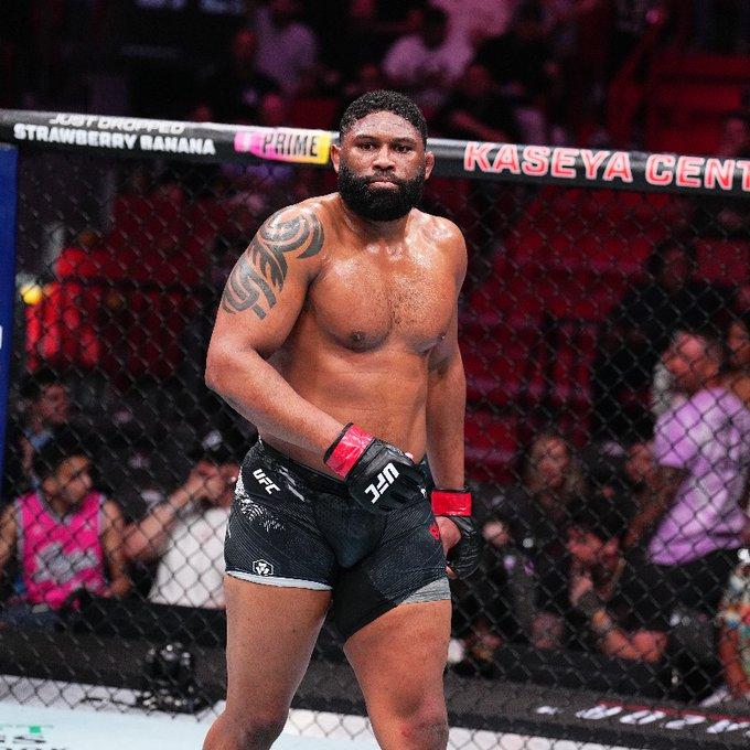 Curtis Blaydes maintient sa position au sommet avec une victoire décisive par TKO sur Jailton Almeida | UFC 299