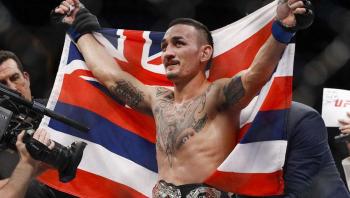 Max Holloway veut que Mark Coleman, “le vrai BMF”, remette la ceinture au vainqueur de son combat contre Justin Gaethje à l'UFC 300