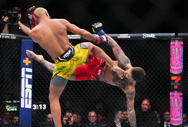 Deiveson Figueiredo domine Cody Garbrandt par soumission | UFC 300