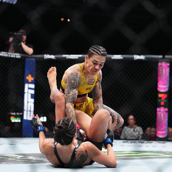 Jessica Andrade arrache la victoire face à Marina Rodriguez par décision partagée | UFC 300