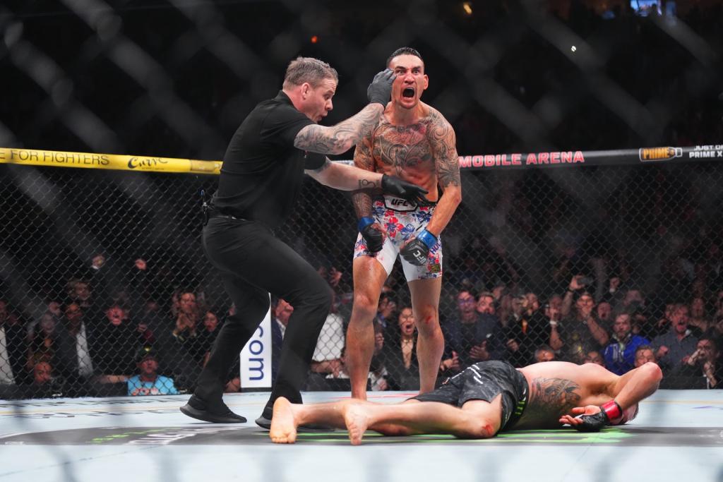 Max Holloway assomme Justin Gaethje et décroche le titre BMF | UFC 300