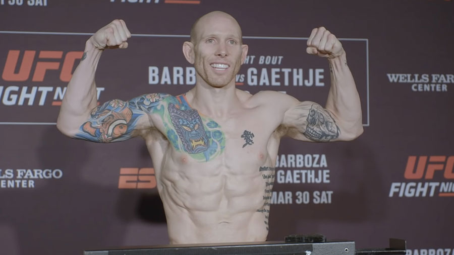 Josh Emmett contre Michael Johnson