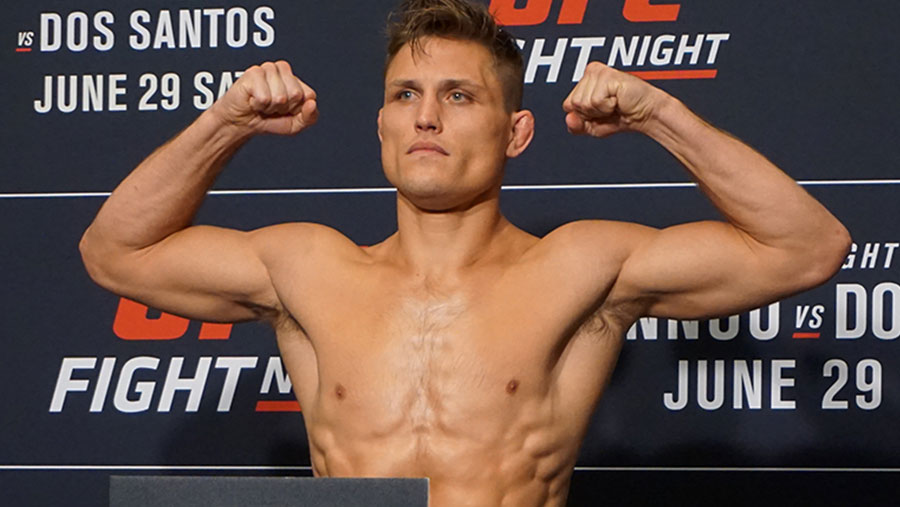 Drew Dober contre Marco Polo Reyes