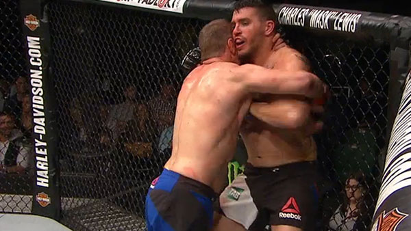 Daniel Kelly contre Chris Camozzi