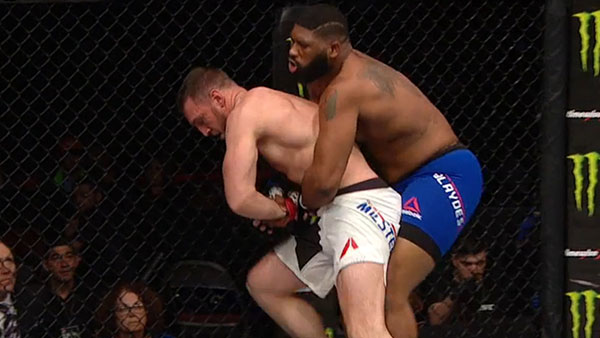 Adam Milstead contre Curtis Blaydes