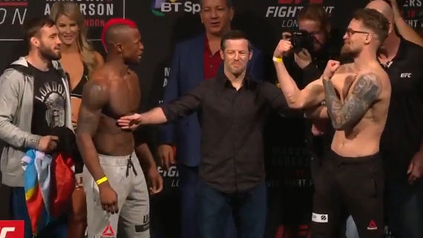 Marc Diakiese contre Teemu Packalen