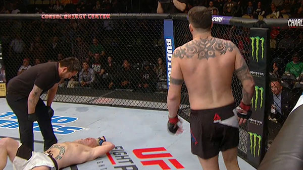 Joe Riggs contre Chris Camozzi