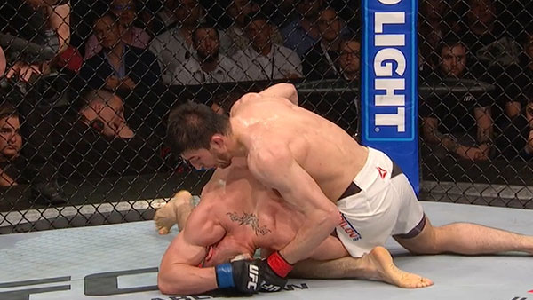 Rustam Khabilov contre Chris Wade