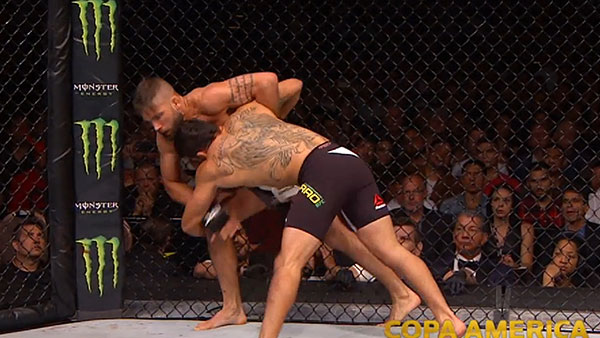 Renan Barao contre Jeremy Stephens