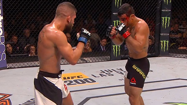 Renan Barao contre Jeremy Stephens