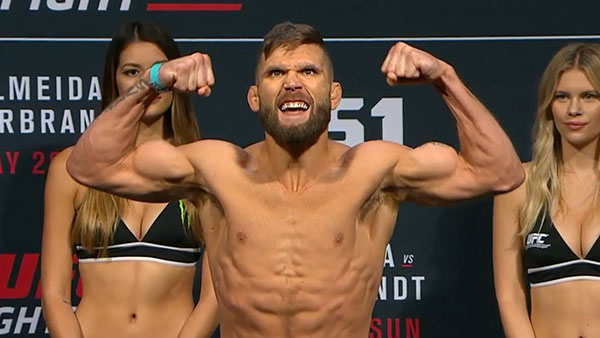 Renan Barao contre Jeremy Stephens