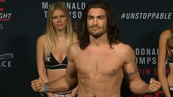 Elias Theodorou contre Sam Alvey