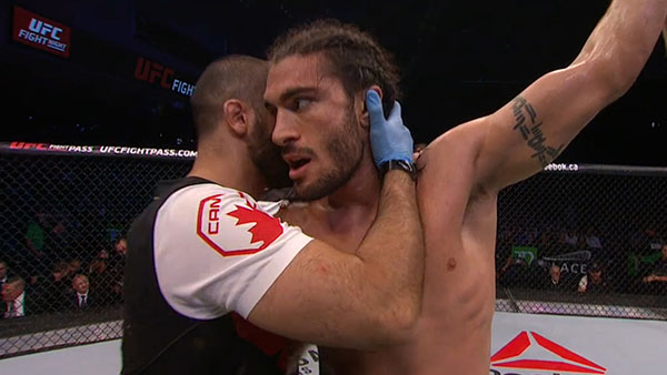 Elias Theodorou contre Sam Alvey