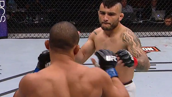 John Lineker contre John Dodson