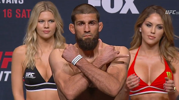 Court McGee contre Santiago Ponzinibbio