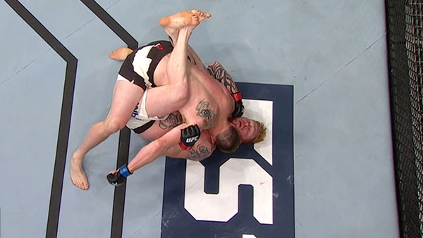 Ed Herman contre C.B. Dollaway