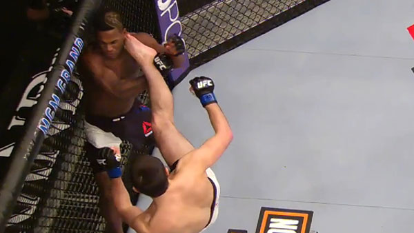 Lorenz Larkin contre Albert Tumenov