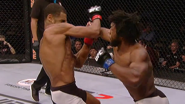 Danny Roberts contre Dominique Steele