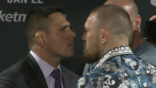 Rafael dos Anjos contre Conor McGregor  Rafael dos Anjos contre Conor McGregor