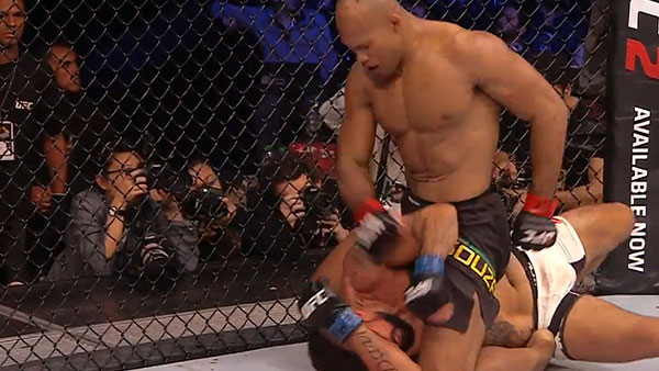 Ronaldo Souza contre Vitor Belfort