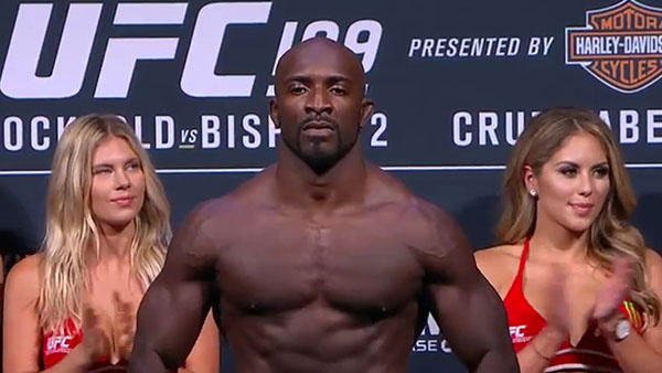 Kevin Casey contre Elvis Mutapcic