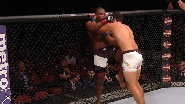 Jonathan Wilson contre Luiz Henrique da Silva