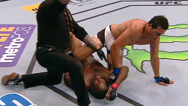 Jonathan Wilson contre Luiz Henrique da Silva