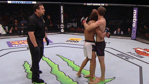 Cole Miller contre Alex Caceres