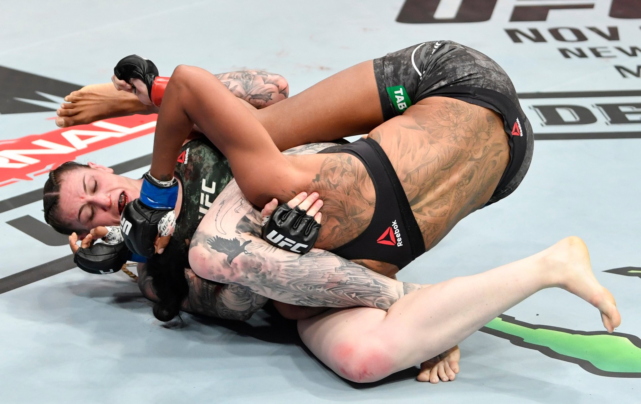 Megan Anderson contre Zarah Fairn Dos Santos