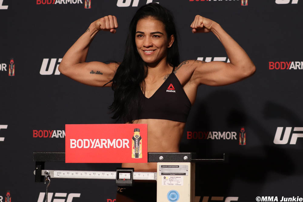 Jessica Eye contre Viviane Araujo