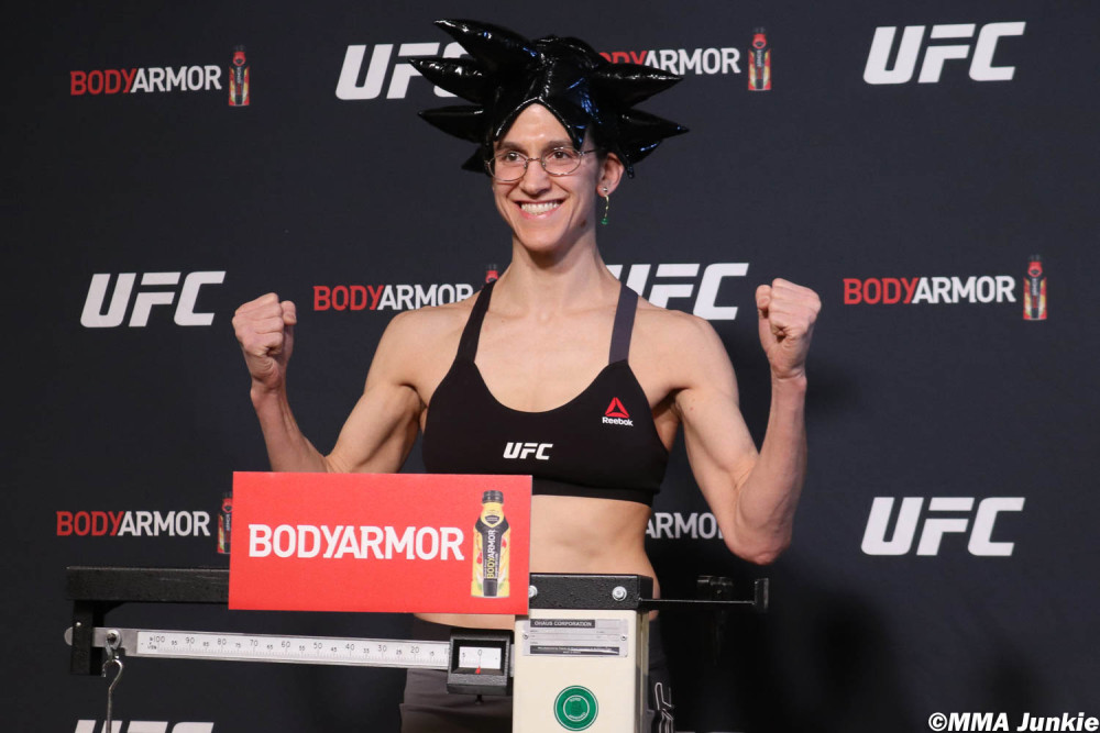 Maycee Barber contre Roxanne Modafferi