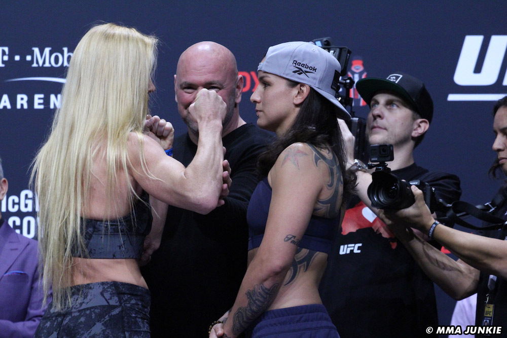 Holly Holm contre Raquel Pennington