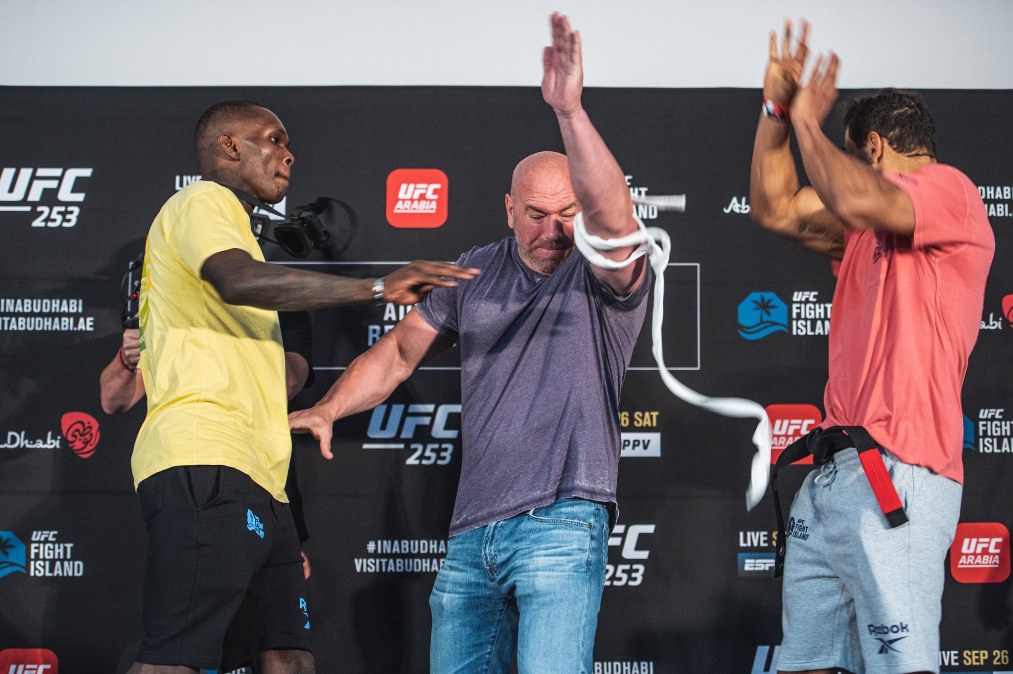 Israel Adesanya contre Paulo Henrique Costa