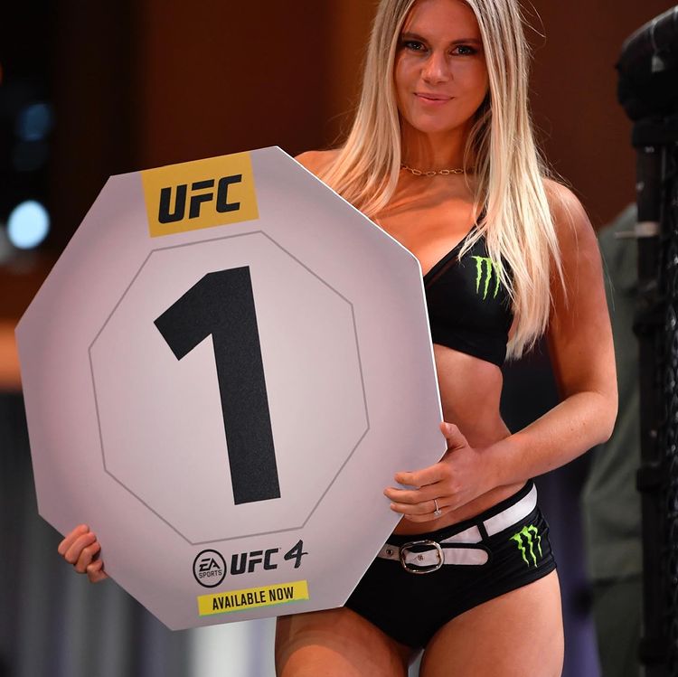 UFC 255 : octagon girls