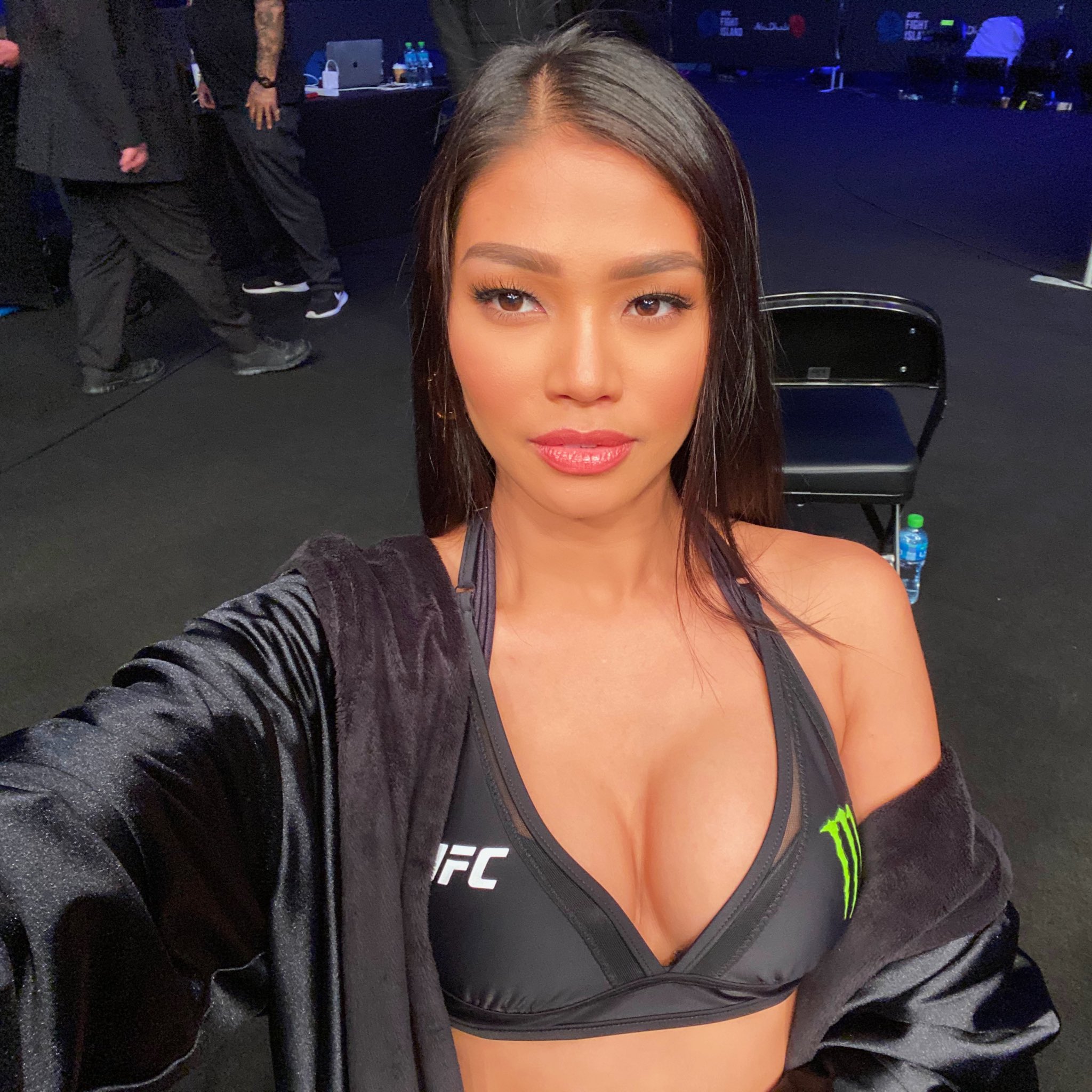 UFC 257 : octagon girls