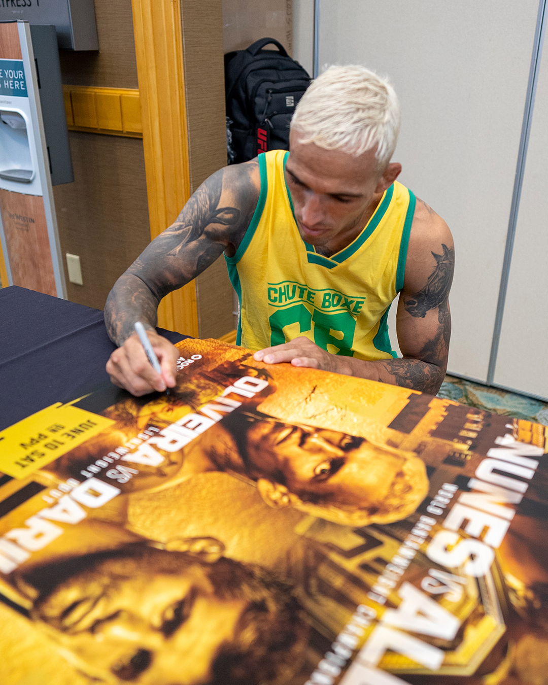 UFC 289 - Séance de signature des posters