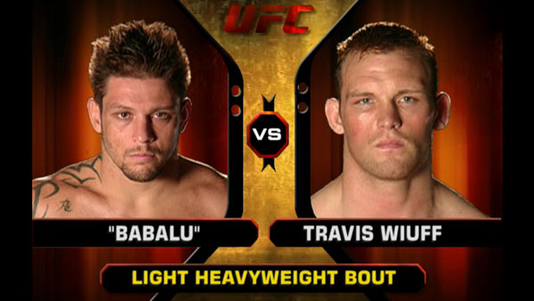 Renato Sobral contre Travis Wiuff 