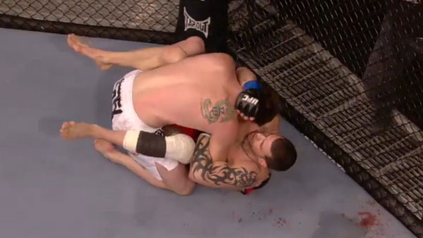 C.B. Dollaway contre Mike Massenzio